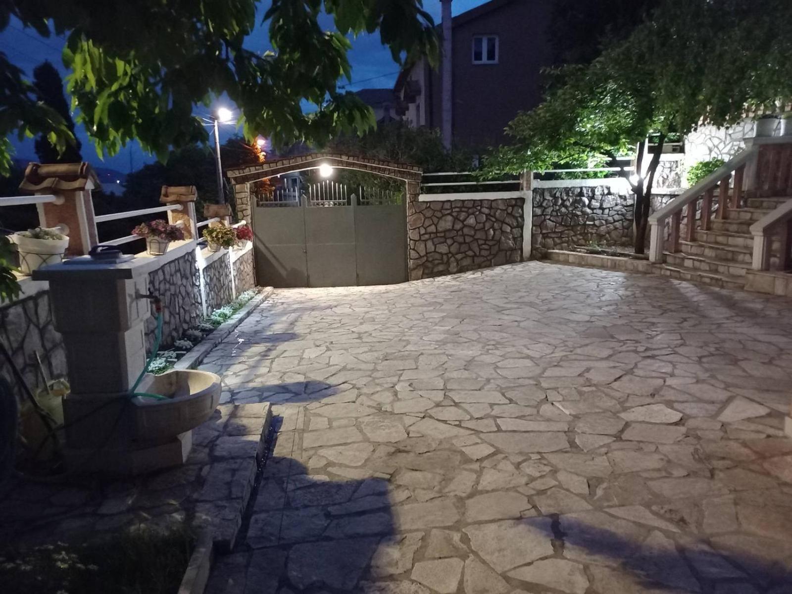 Apartmani Breze Подгорица Екстериор снимка